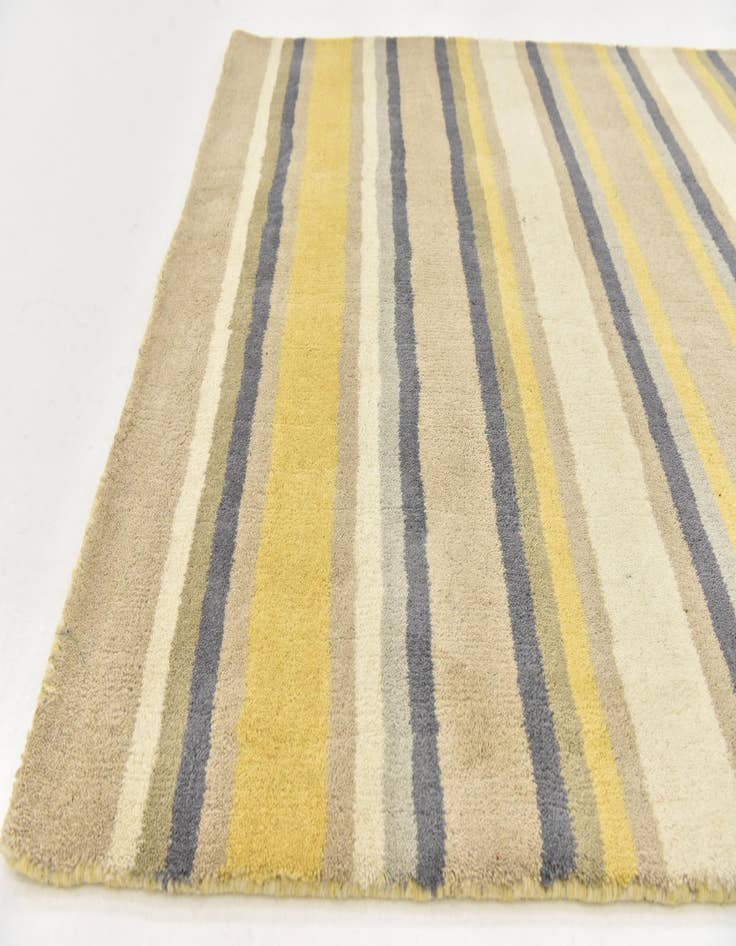 Detail image of  4' x 5' 6 Luna Wool Rug