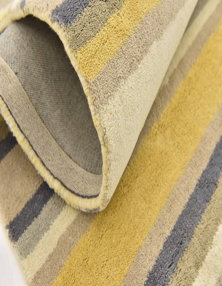 Detail image of  4' x 5' 6 Luna Wool Rug