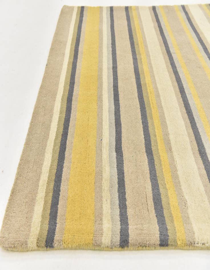 Detail image of  4' x 5' 6 Luna Wool Rug