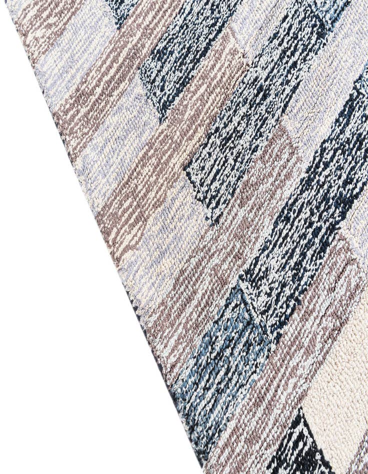Detail image of  5' 1 x 8' Luna Rug