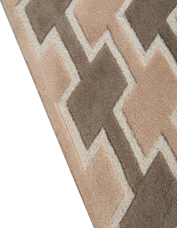 Detail image of  5' x 7' 6 Luna Rug