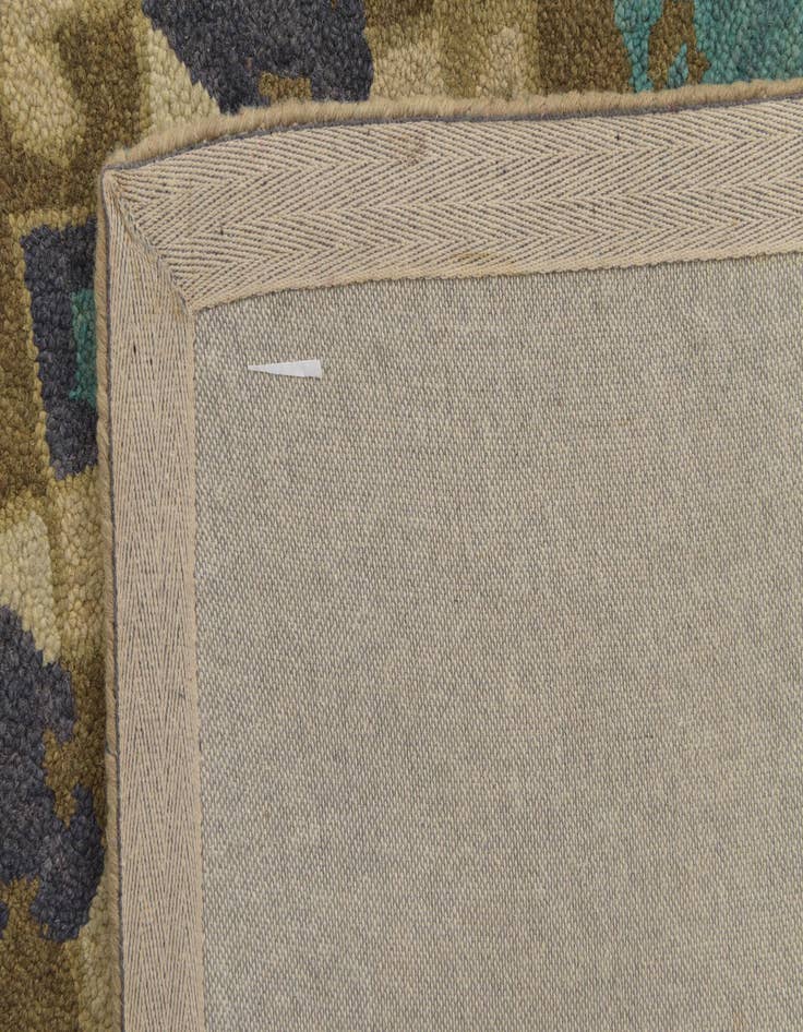Detail image of  8' x 9' 10 Luna Rug