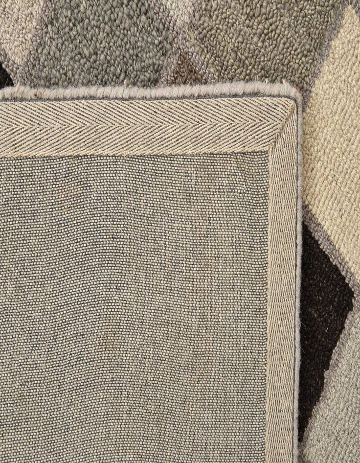 Detail image of  5' x 7' 10 Luna Rug