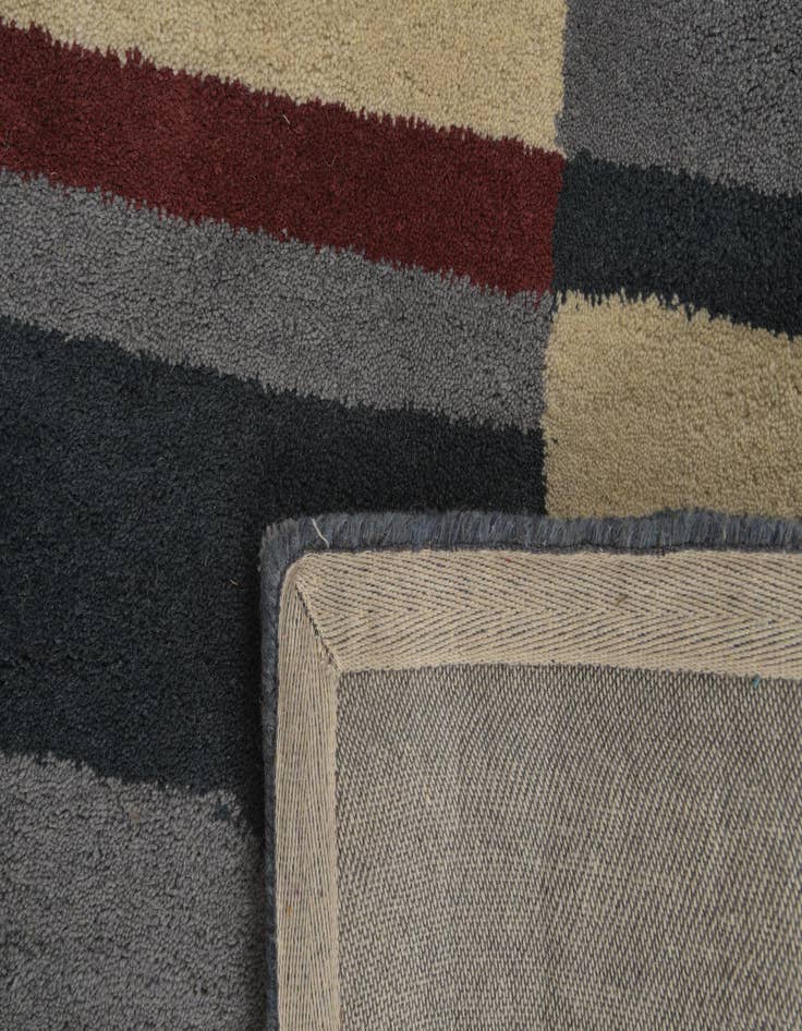 Detail image of  5' x 8' Luna Wool Rug