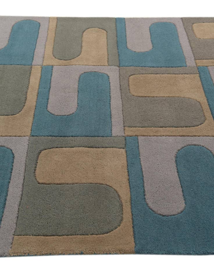 Detail image of  5' 1 x 8' Luna Wool Rug