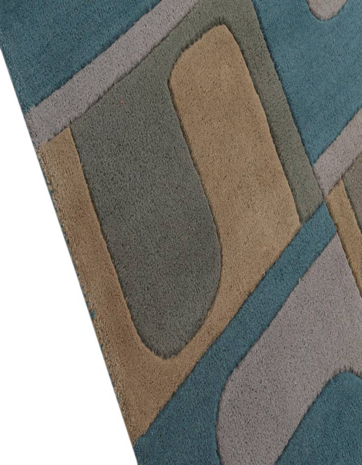 Detail image of  5' 1 x 8' Luna Wool Rug