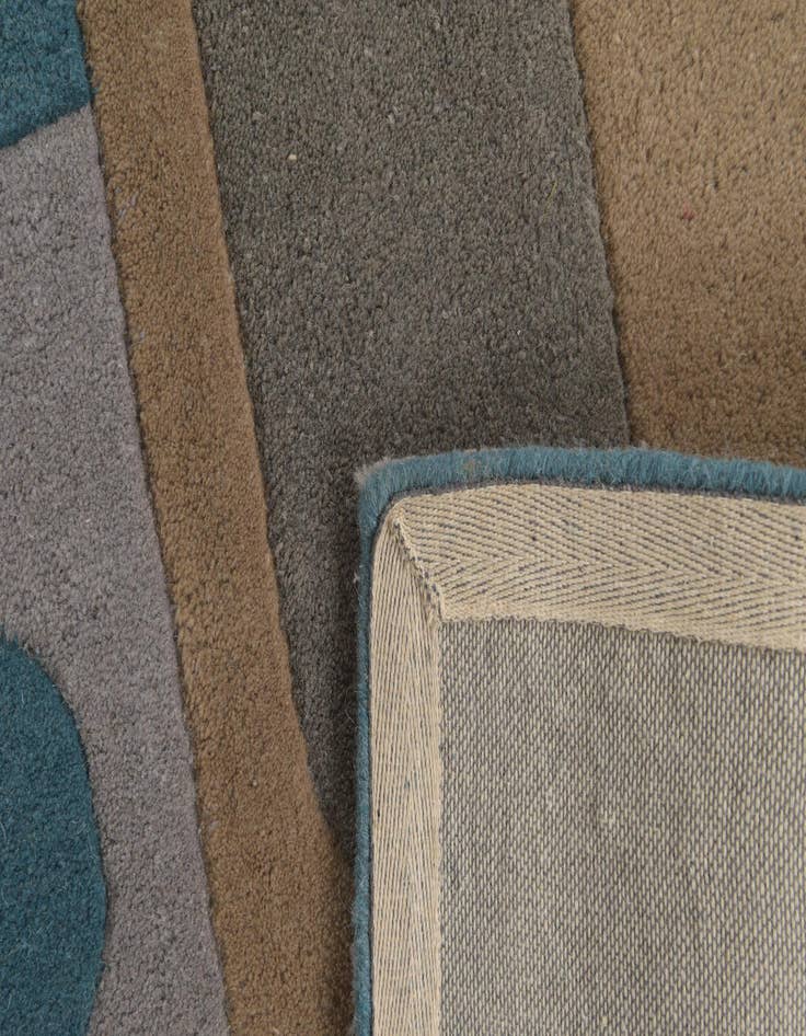 Detail image of  5' 1 x 8' Luna Wool Rug