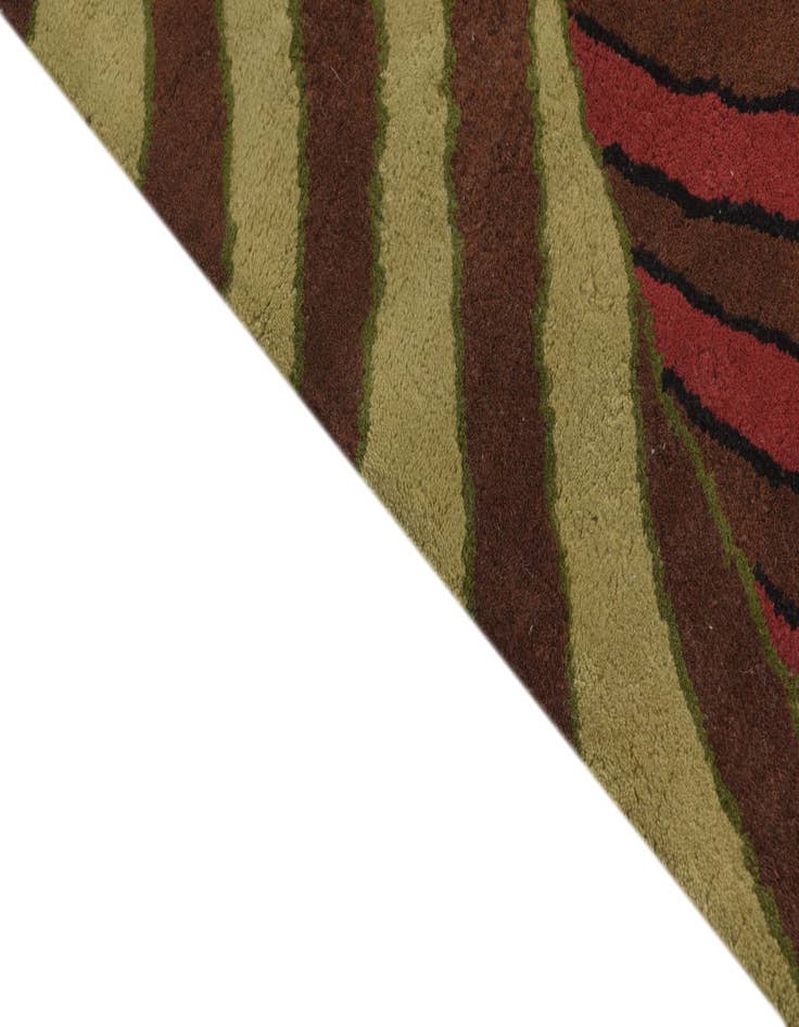 Detail image of  5' 1 x 8' Luna Wool Rug