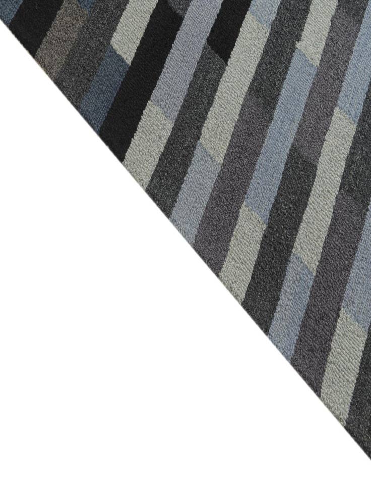 Detail image of  8' x 10' 1 Luna Wool Rug