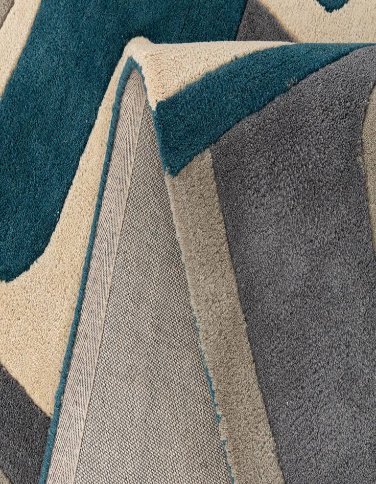 Detail image of  5' 1 x 8' Luna Wool Rug