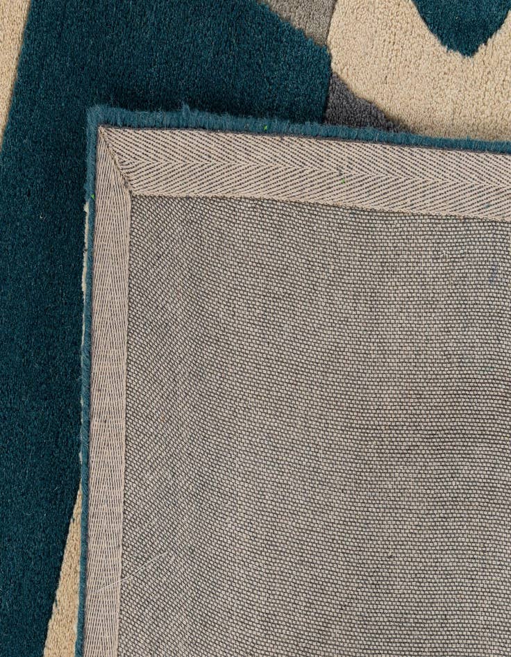 Detail image of  5' 1 x 8' Luna Wool Rug