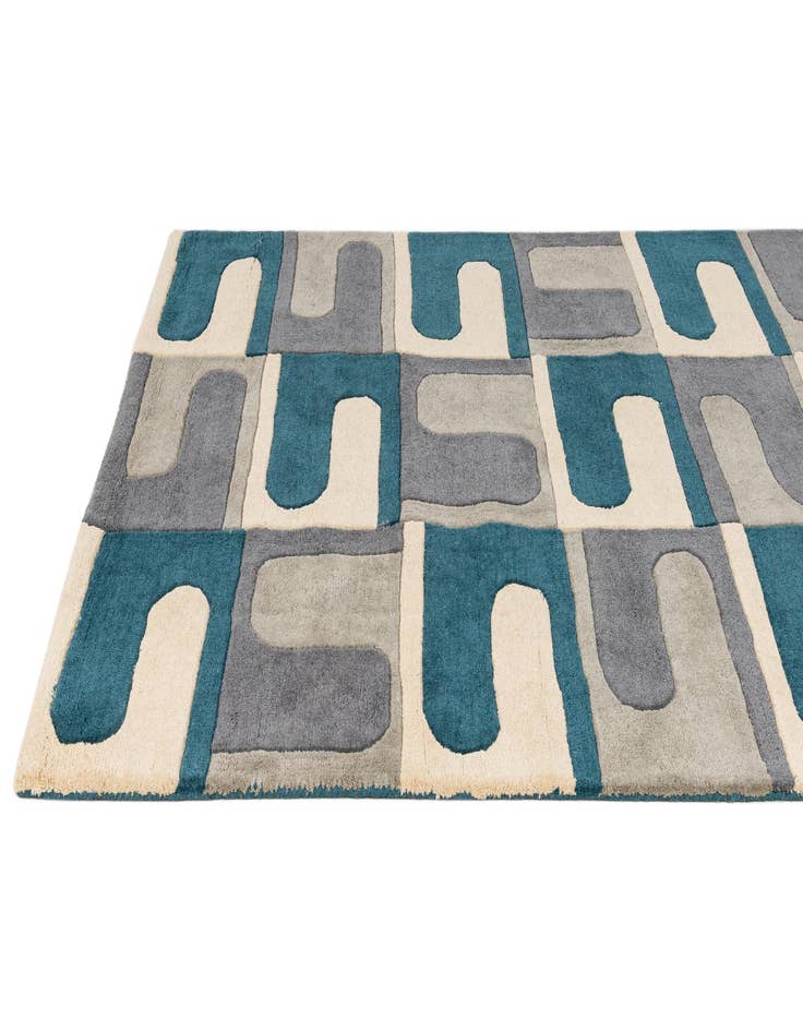 Detail image of  5' 1 x 8' Luna Wool Rug