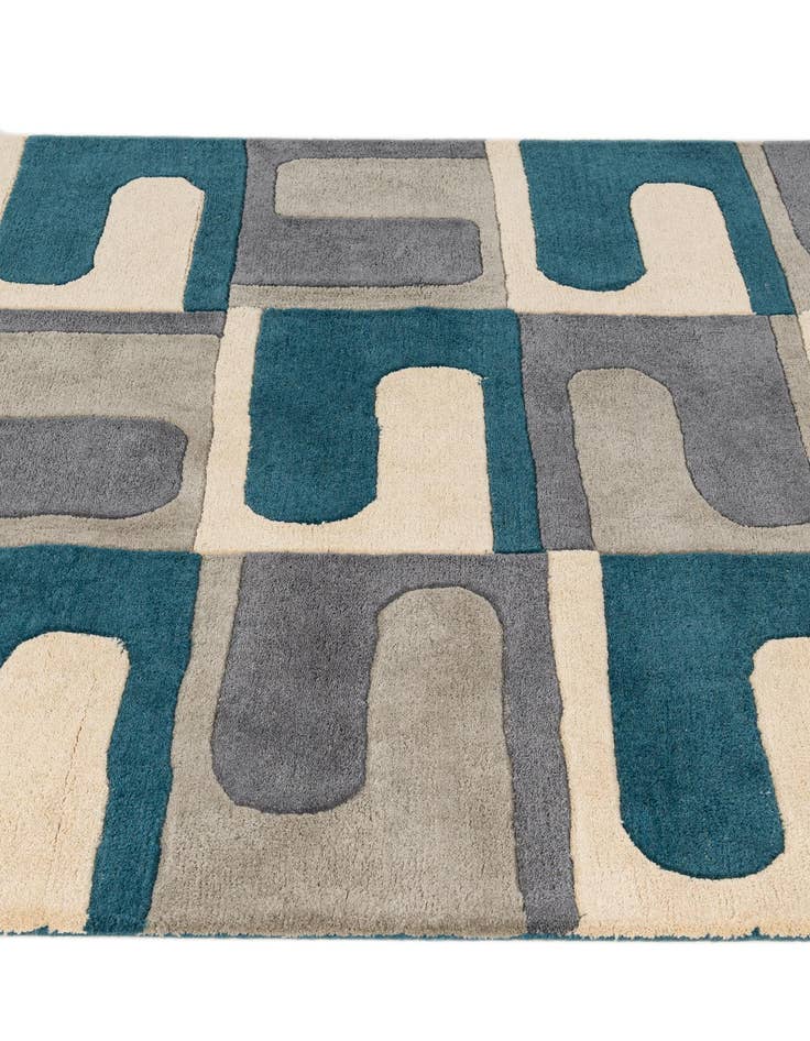 Detail image of  5' 1 x 8' Luna Wool Rug