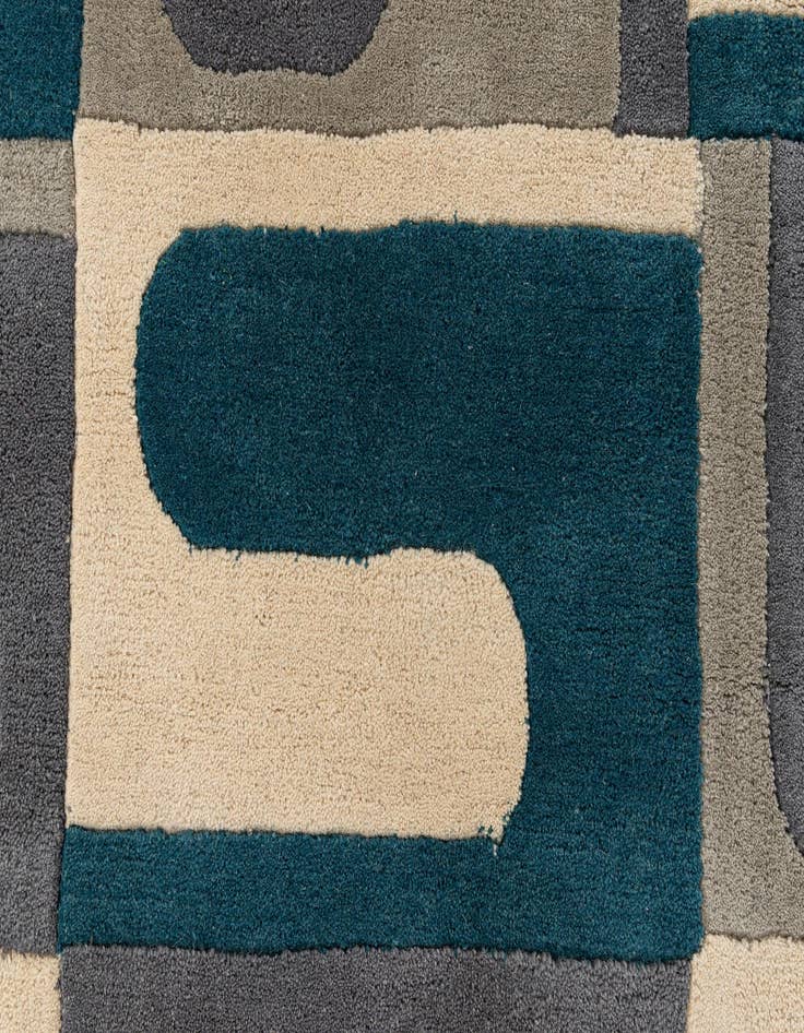 Detail image of  5' 1 x 8' Luna Wool Rug