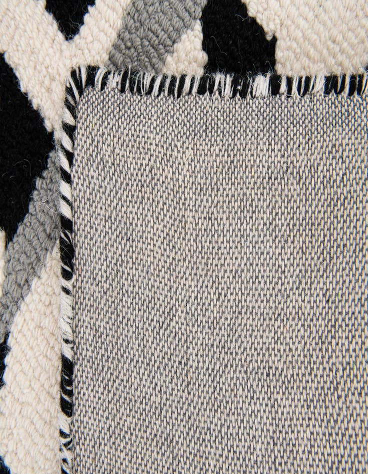 Detail image of  2' x 3' Luna Wool Rug