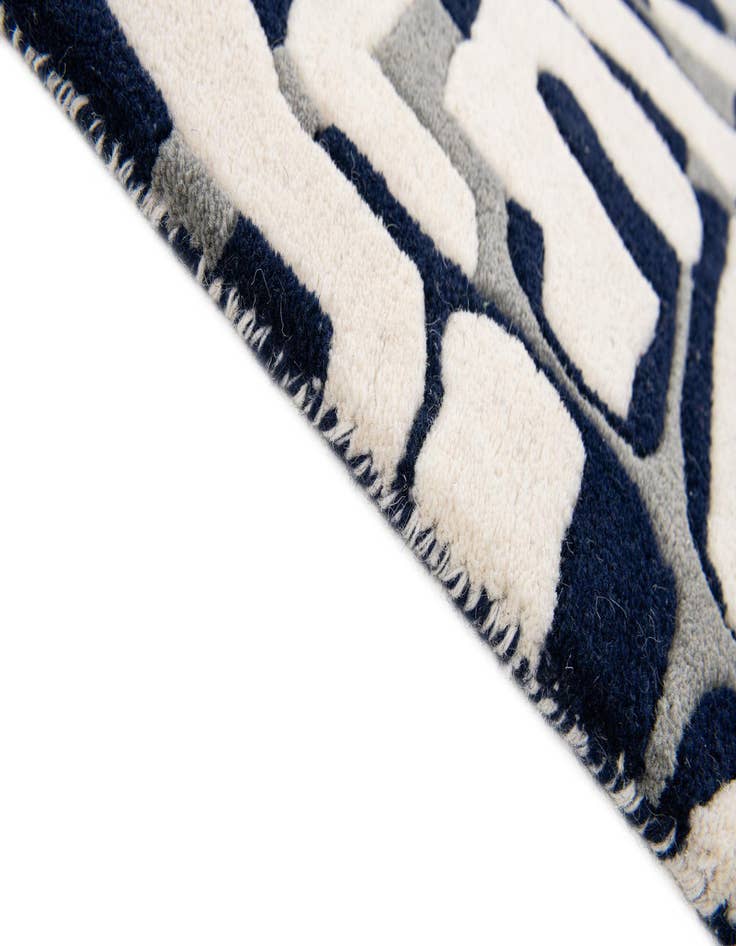 Detail image of  2' x 3' Luna Wool Rug