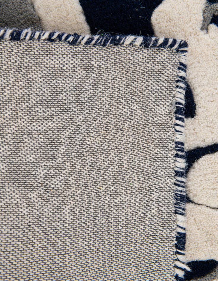 Detail image of  2' x 3' Luna Wool Rug