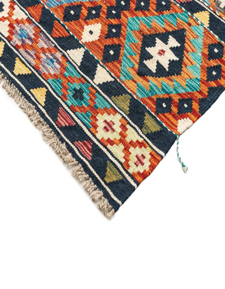 Detail image of  4' 10 x 6' 6  Hand Knotted Marok Kilim Rug