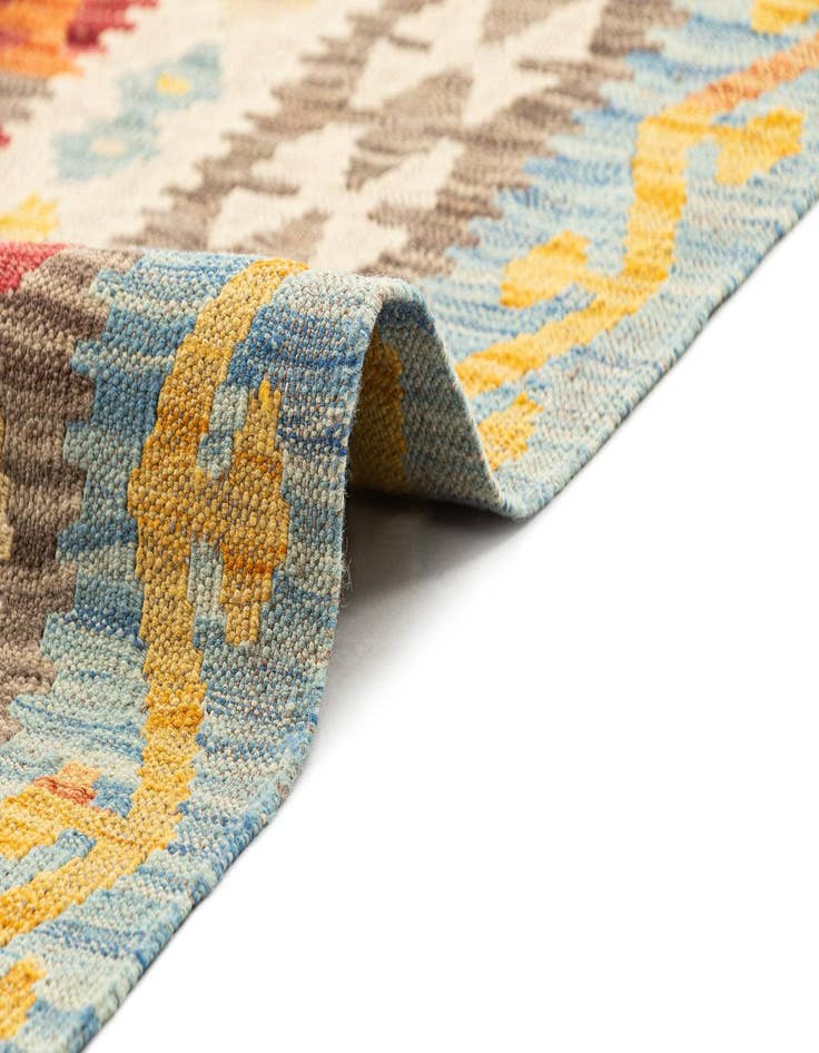 Detail image of  6' 6 x 9' 7  Hand Knotted Marok Kilim Rug