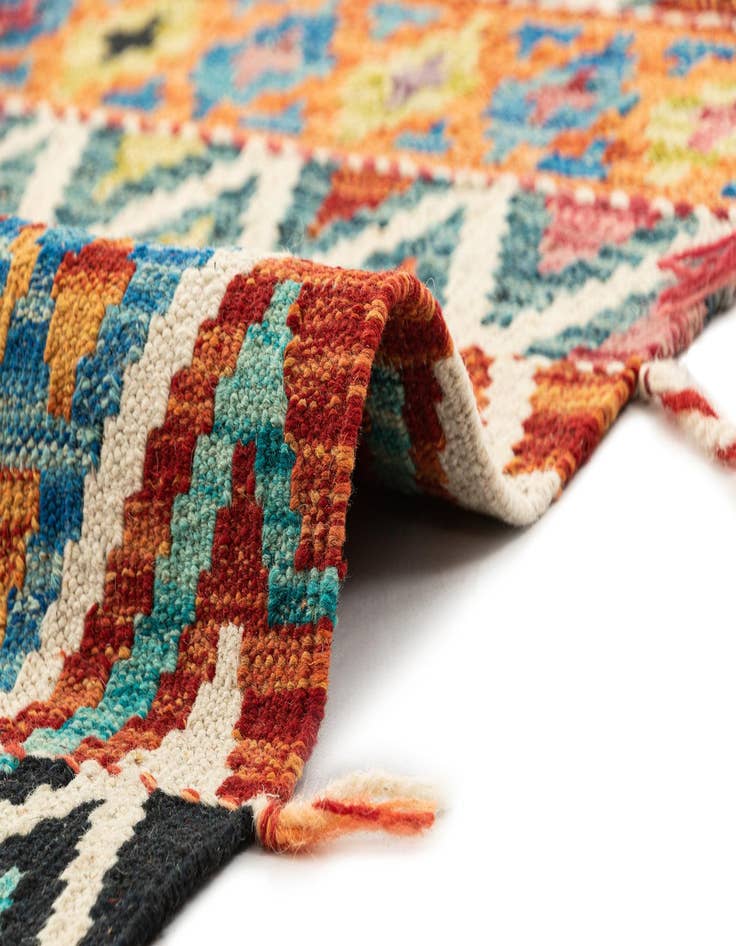 Detail image of  5' 2 x 6' 5  Hand Knotted Marok Kilim Rug