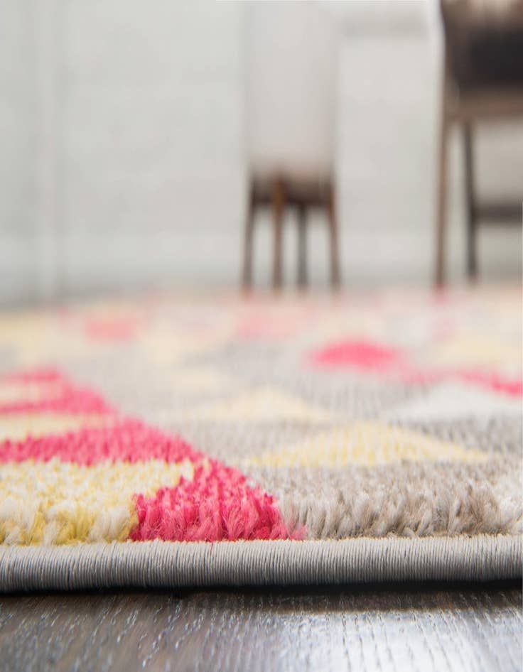Detail image of  7' x 10'  Washable Mesa Rug
