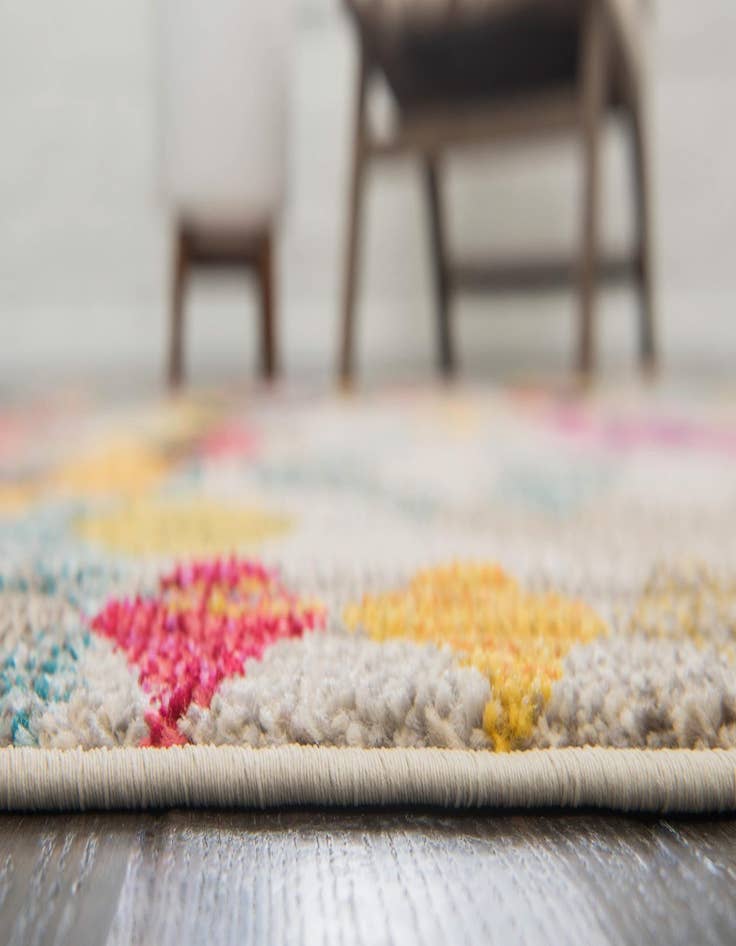 Detail image of  4' x 6'  Washable Mesa Rug