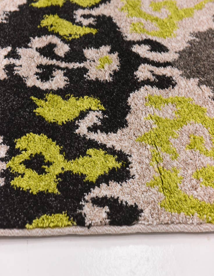 Detail image of  5' x 7' 6 Midas Frieze Rug