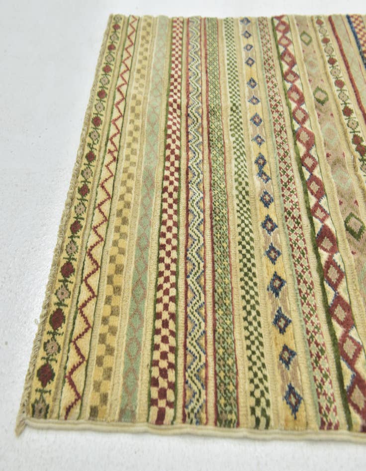 Detail image of  2' 8 x 4'  Hand Knotted Modern Ziegler Oriental Rug