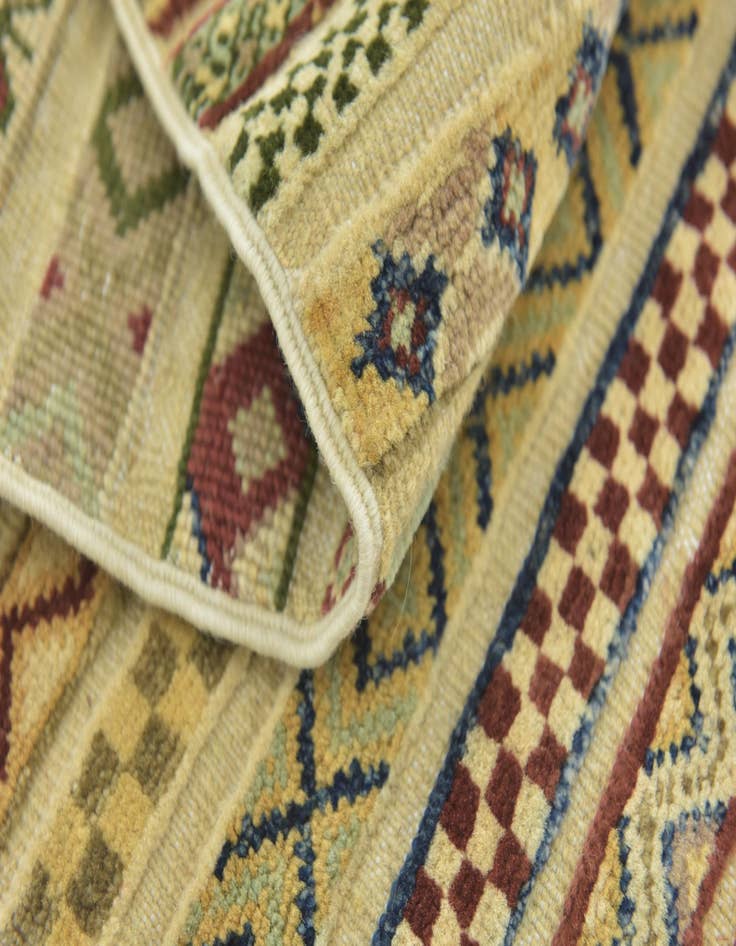 Detail image of  2' 8 x 4'  Hand Knotted Modern Ziegler Oriental Rug