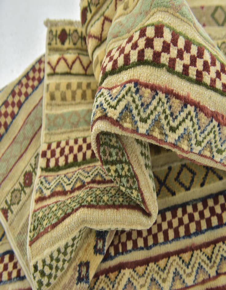 Detail image of  2' 8 x 4'  Hand Knotted Modern Ziegler Oriental Rug