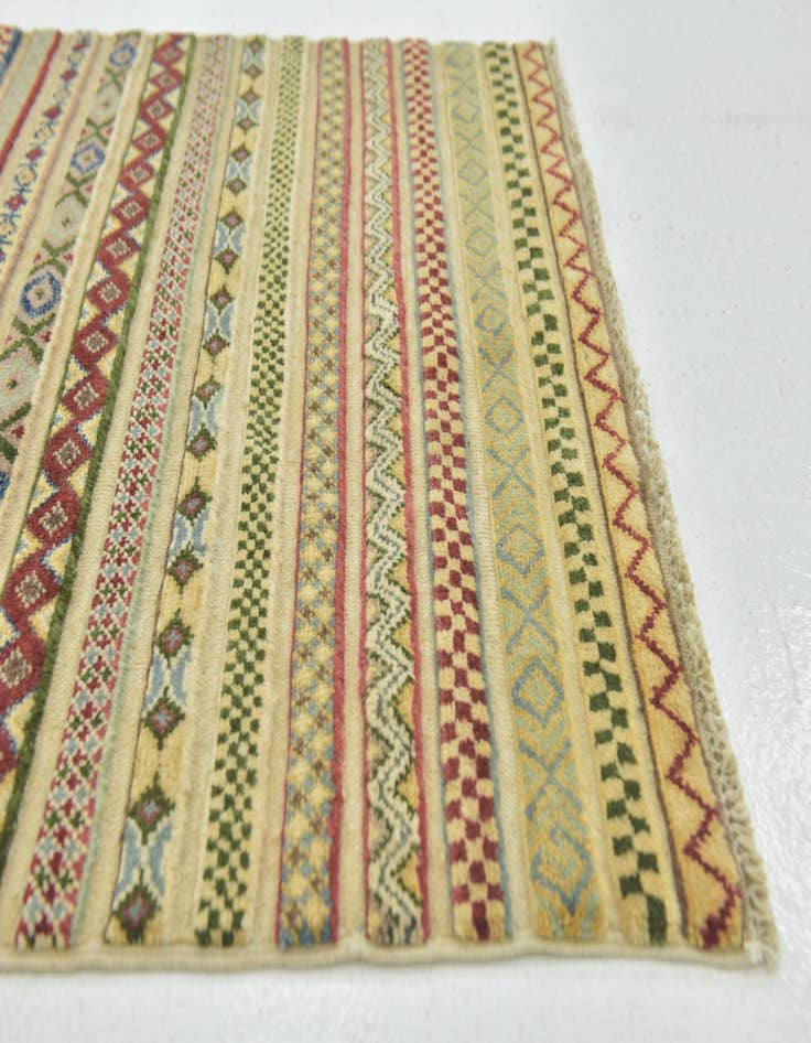 Detail image of  2' 8 x 4' 2  Hand Knotted Modern Ziegler Oriental Rug