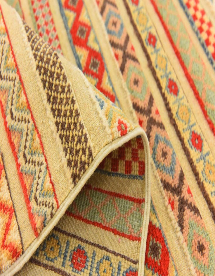 Detail image of  5' x 6' 6  Hand Knotted Modern Ziegler Rug