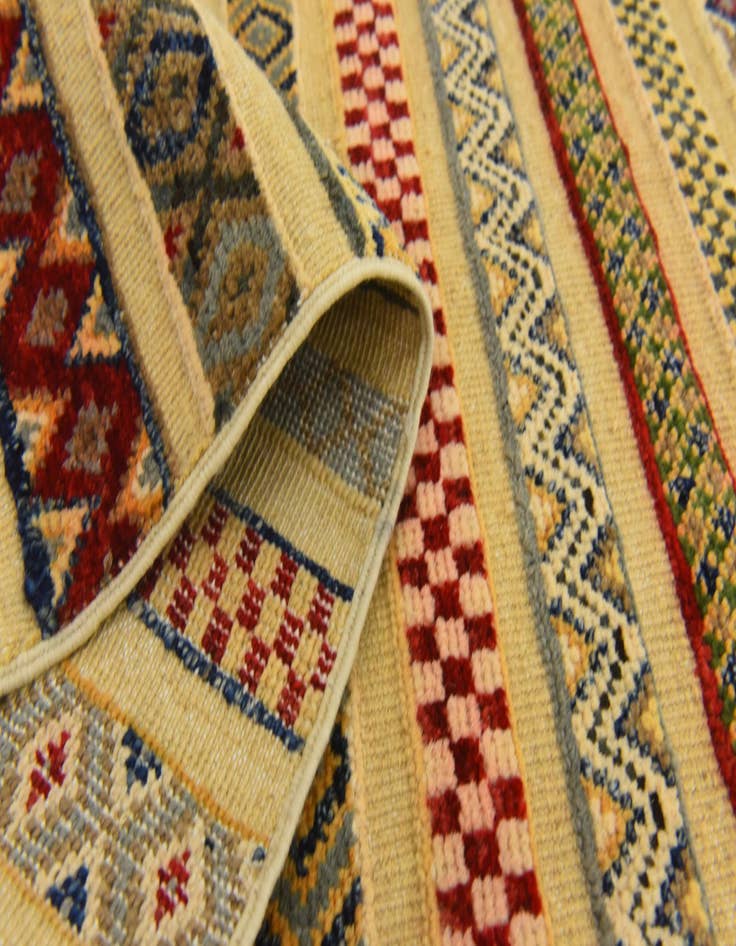 Detail image of  2' 7 x 4' 1  Hand Knotted Modern Ziegler Rug