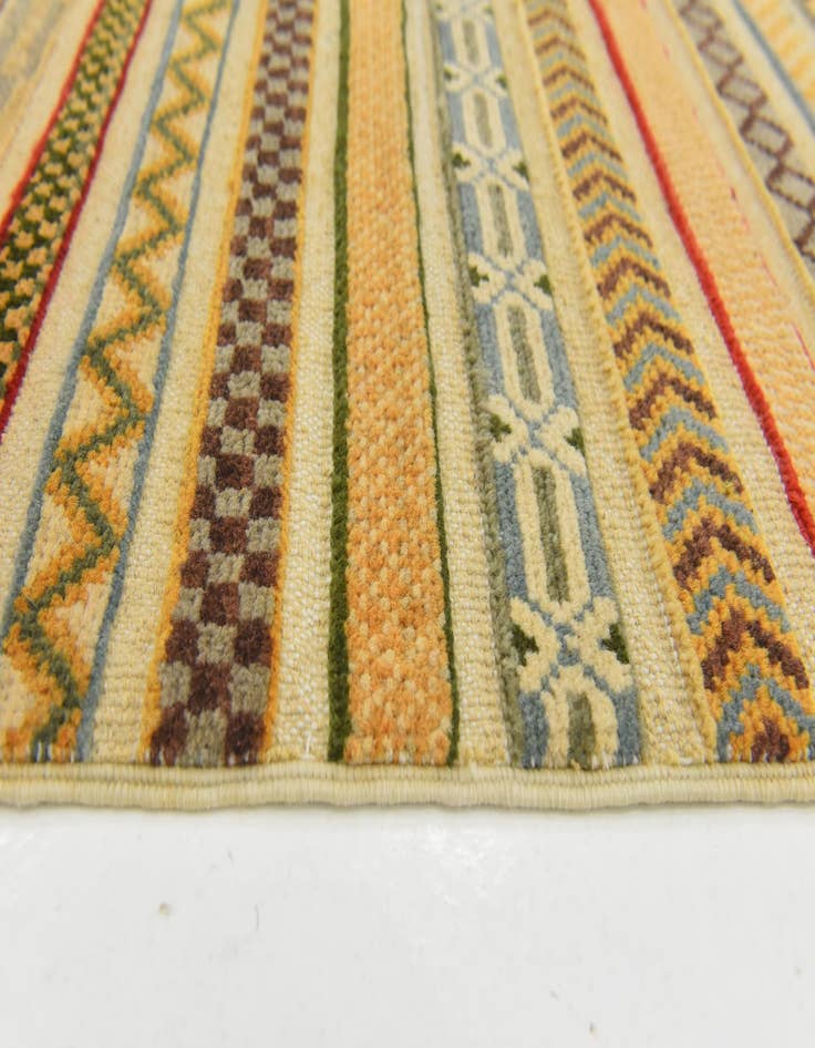 Detail image of  2' 8 x 4'  Hand Knotted Modern Ziegler Rug