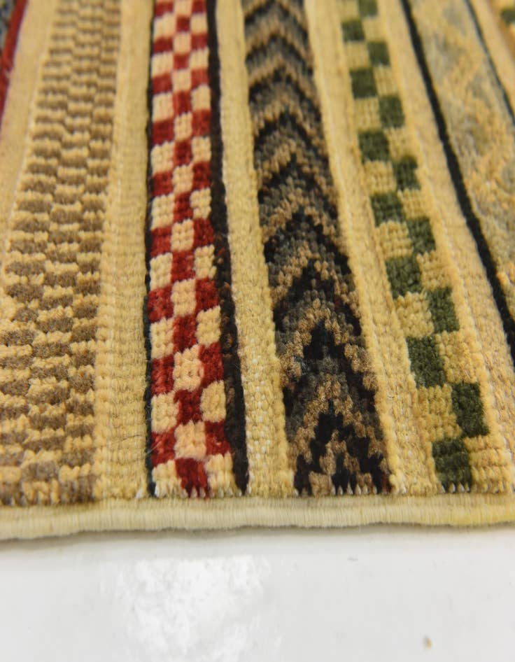 Detail image of  2' 9 x 3' 9  Hand Knotted Modern Ziegler Rug