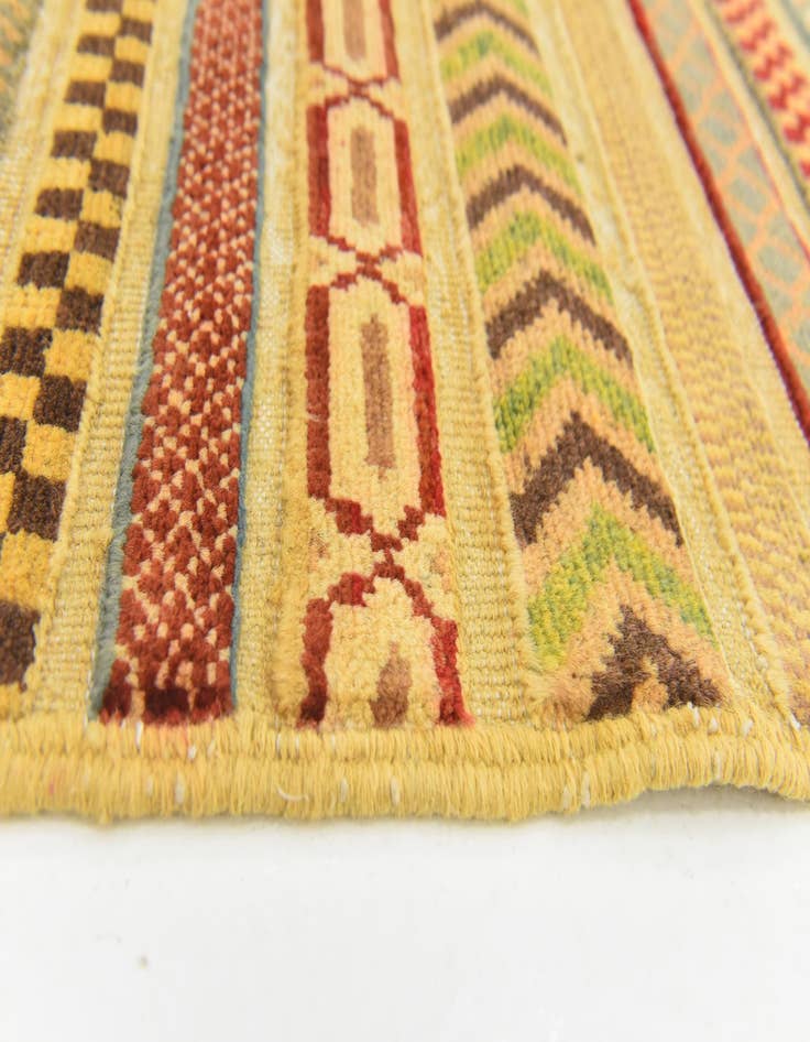 Detail image of  2' 8 x 4'  Hand Knotted Modern Ziegler Rug