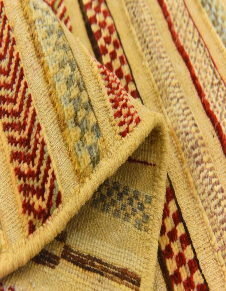 Detail image of  3' 10 x 5' 10  Hand Knotted Modern Ziegler Rug