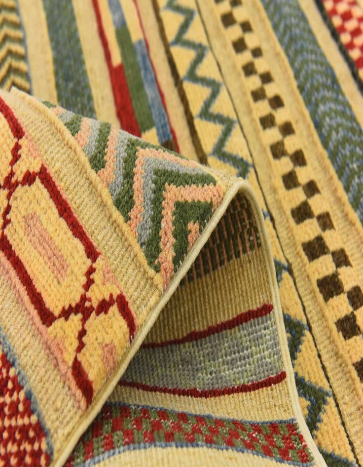 Detail image of 2' 7 x 4' 1 Hand Knotted Modern Ziegler Rug