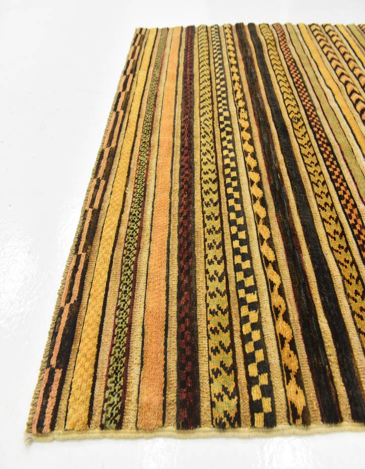 Detail image of  3' 3 x 4' 10  Hand Knotted Modern Ziegler Rug