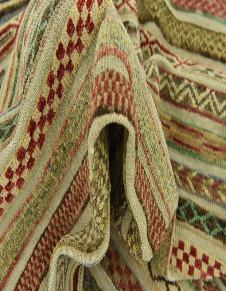 Detail image of  5' 1 x 7' 8  Hand Knotted Modern Ziegler Oriental Rug