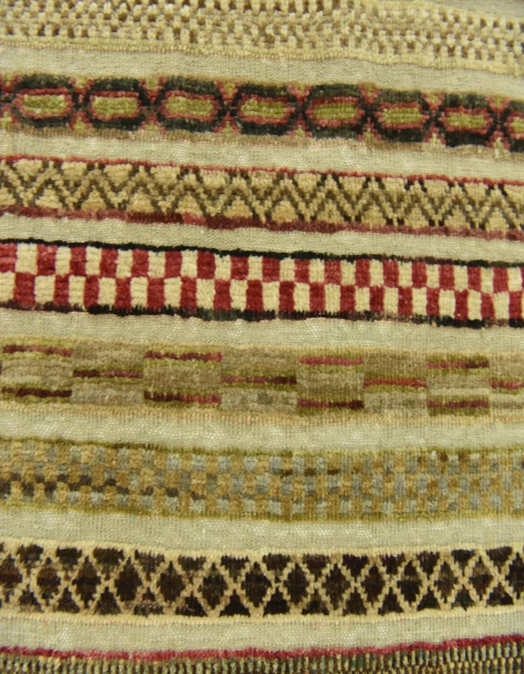 Detail image of  5' 1 x 7' 8  Hand Knotted Modern Ziegler Oriental Rug