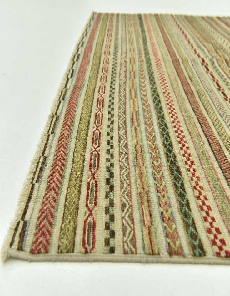 Detail image of  5' 1 x 7' 8  Hand Knotted Modern Ziegler Oriental Rug