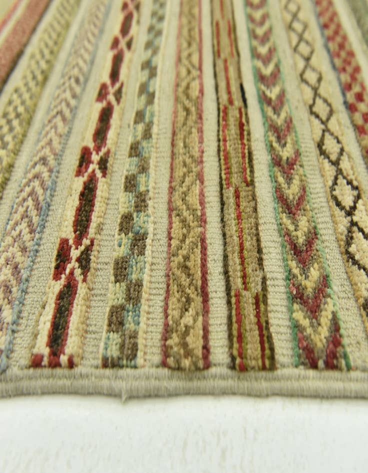 Detail image of  5' 1 x 7' 8  Hand Knotted Modern Ziegler Oriental Rug