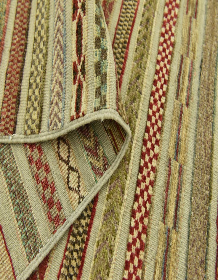 Detail image of  5' 1 x 7' 8  Hand Knotted Modern Ziegler Oriental Rug