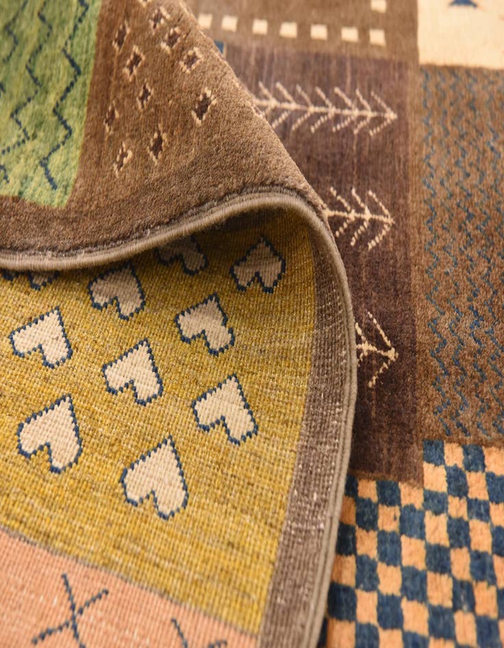 Detail image of  6' 5 x 9' 6  Hand Knotted Modern Ziegler Rug