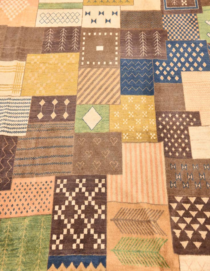 Detail image of  6' 5 x 9' 6  Hand Knotted Modern Ziegler Rug