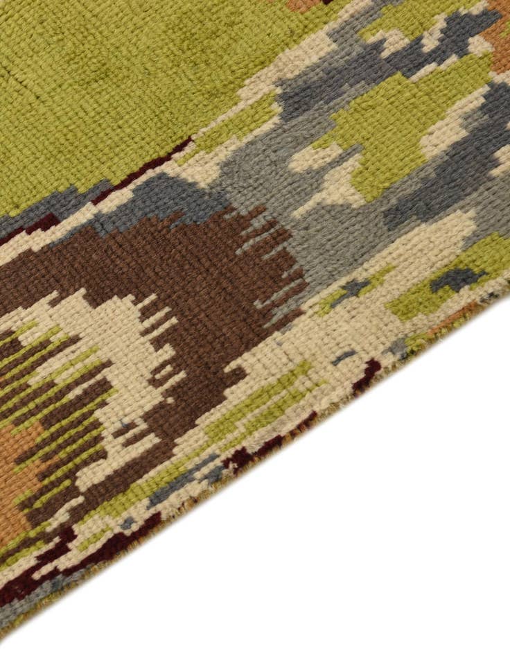 Detail image of  2' 10 x 5' 1  Hand Knotted Modern Ziegler Rug