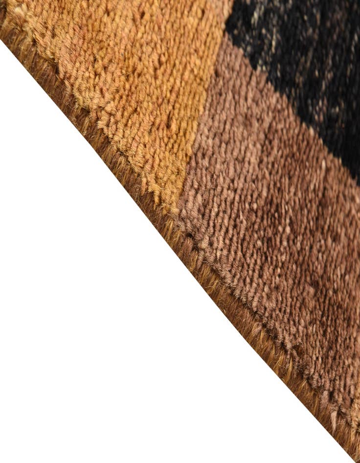 Detail image of  2' 7 x 4'  Hand Knotted Modern Ziegler Rug