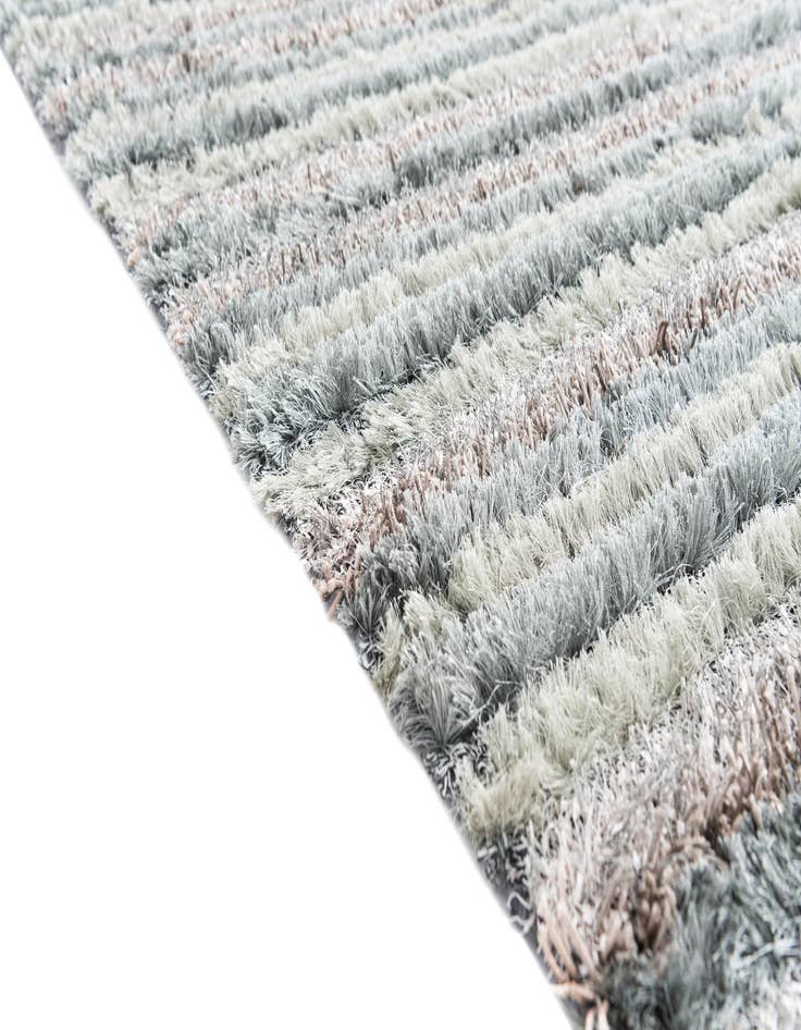 Detail image of  5' x 6' 7 Multi-Tone Shag Rug
