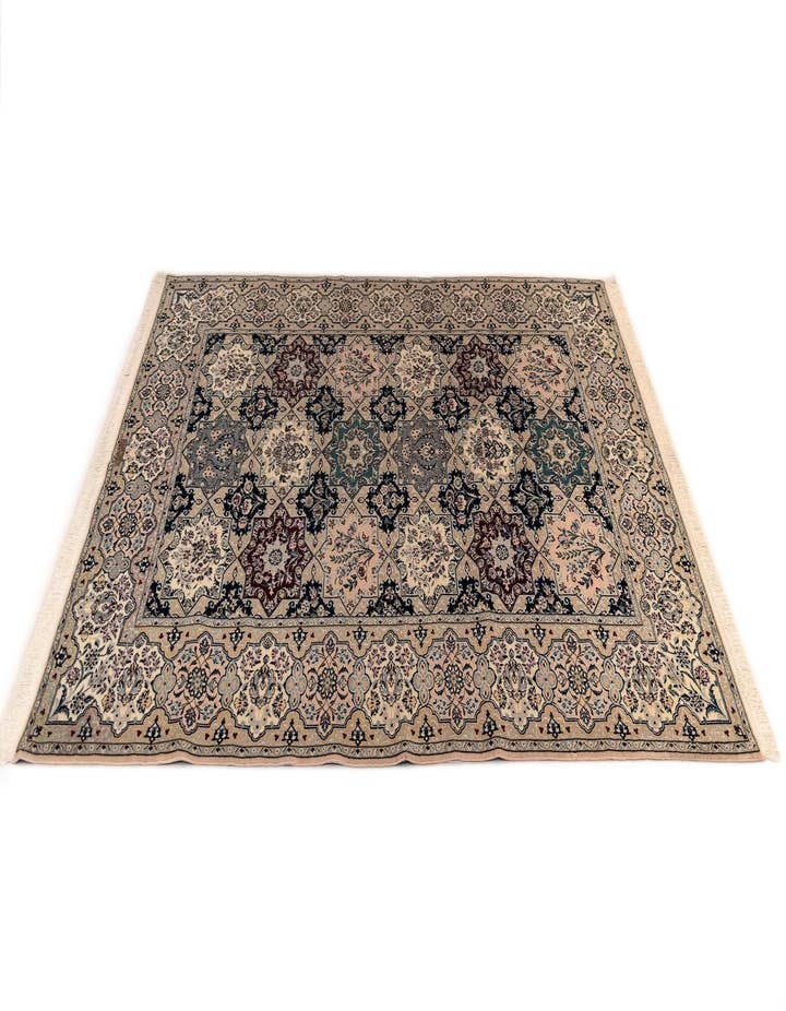 Detail image of  5' 8 x 8' 7 Nain Rug